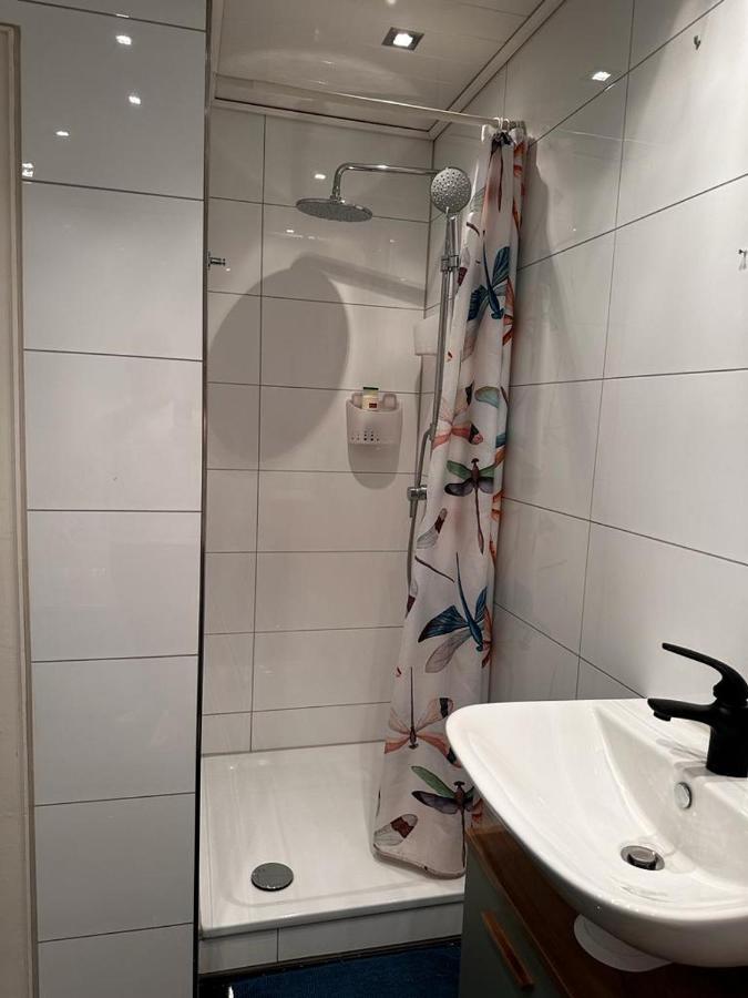 A&V Apartments Wunderschoene Rheinblick Wohnung Zum Entspannen Apt Ela Duisburg Buitenkant foto