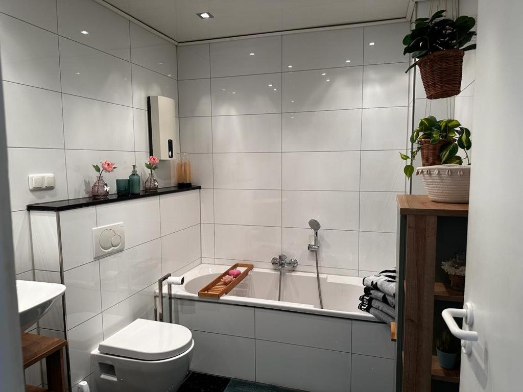 A&V Apartments Wunderschoene Rheinblick Wohnung Zum Entspannen Apt Ela Duisburg Buitenkant foto
